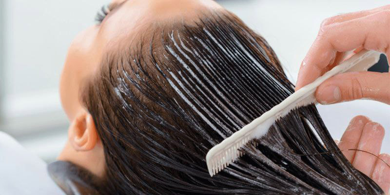 علت چرب شدن مو و راهکارهای رفع چربی مو